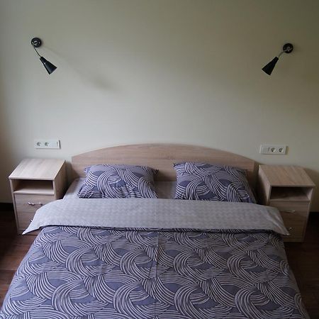 Apartment Near Golden Gates Киев Екстериор снимка
